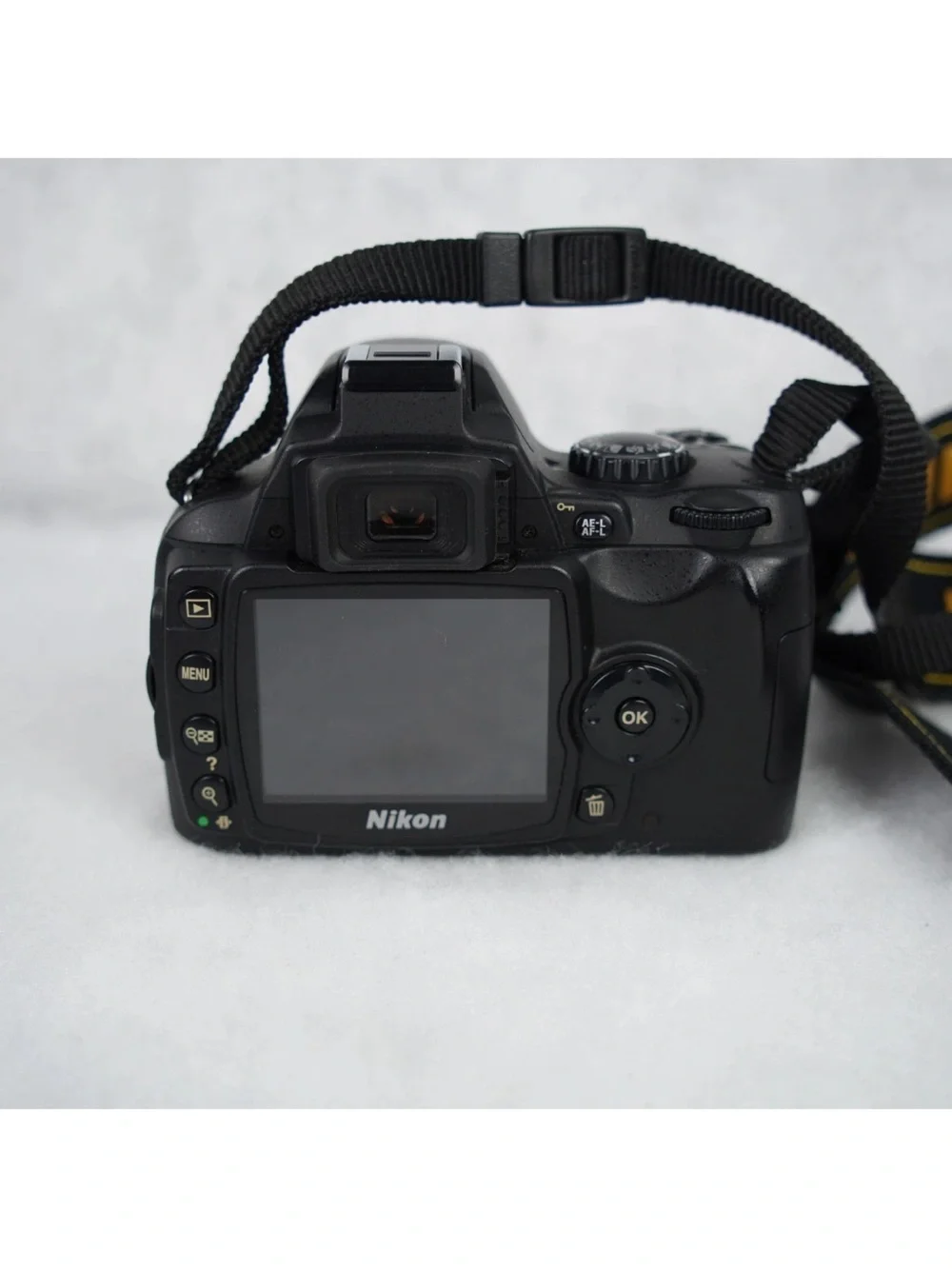 Nikon D40x DSLR Camera 10.2MP Nikon AFS 18-55mm Lens W/ 2 Batterries Bag Mint